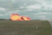Video: Pilot se katapultoval vteřiny před explozí!