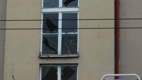 Výbuch plynu v centru Hradce Králové si vyžádal jednu oběť a šest zraněnený. Zničil dvě patra činžovního domu