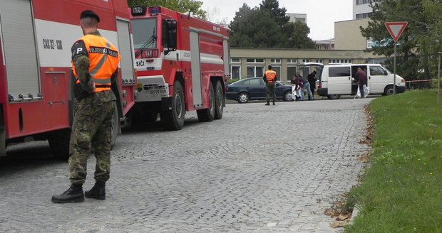 Tragédie ve Vyškově: Výbuch roztrhal důstojníka, dalšího těžce zranil