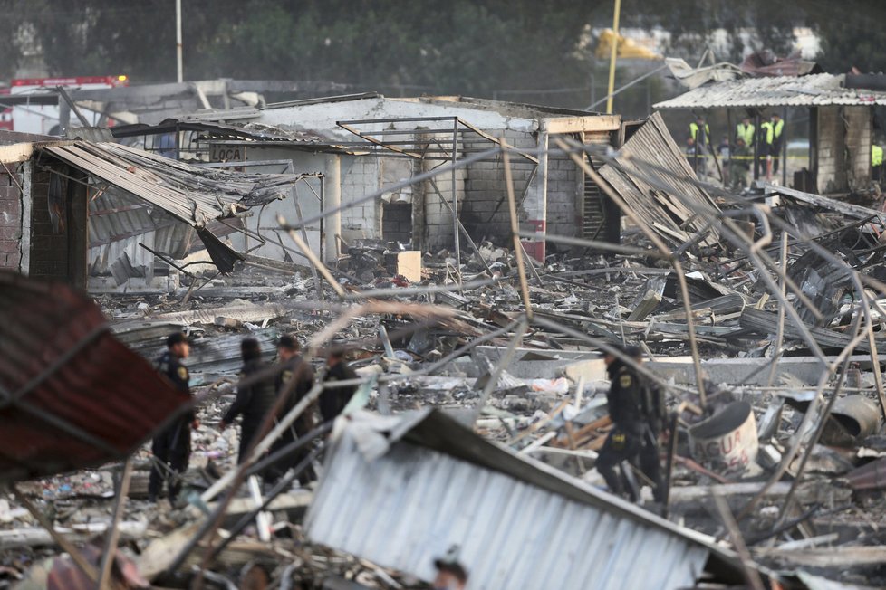 Loni výbuch pyrotechniky zlikvidoval tržnici v Mexico City.