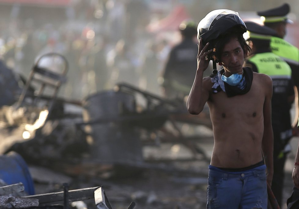 Loni výbuch pyrotechniky zlikvidoval tržnici v Mexico City.