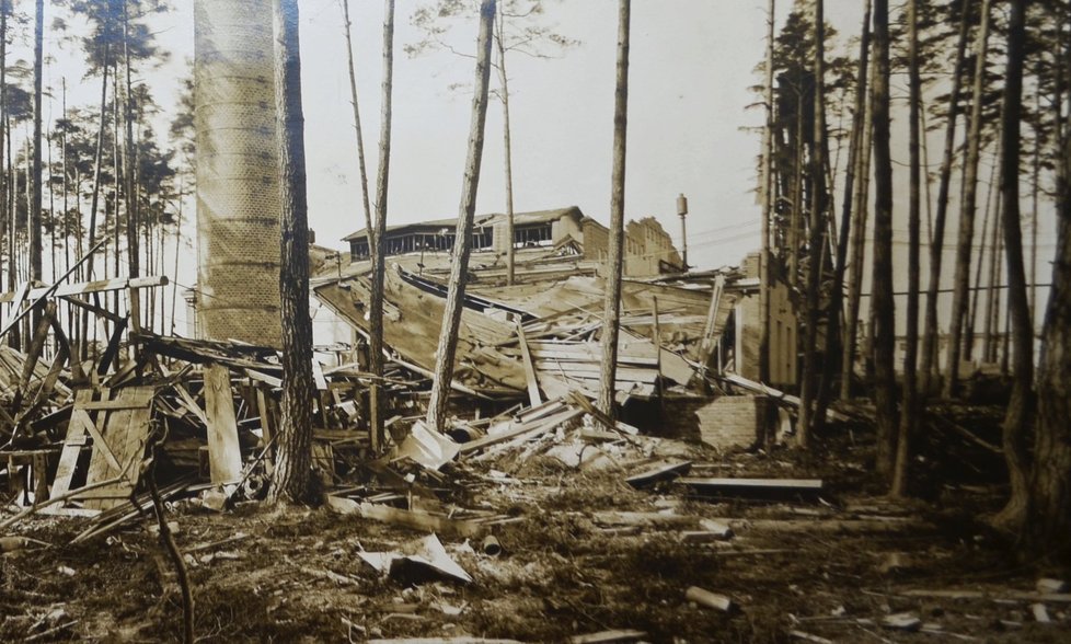 Výbuch muničky v Plzni. Takhle to na místě vypadalo před sto lety.