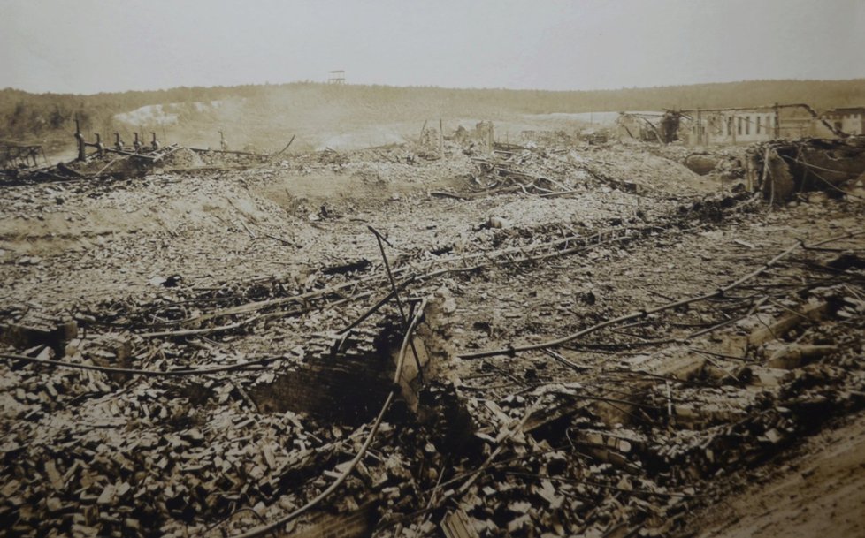 Výbuch muničky v Plzni. Takhle to na místě vypadalo před sto lety.