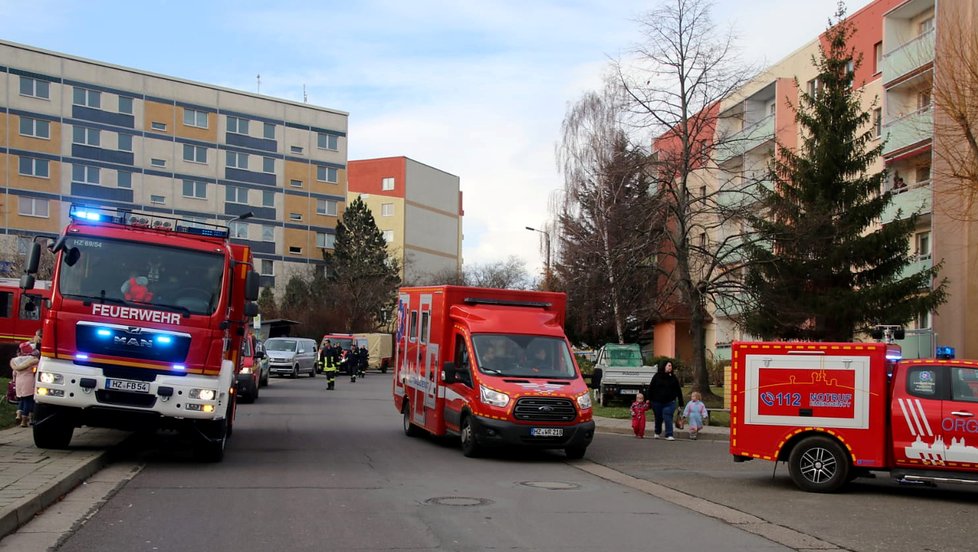 V městě Blakenburg v Německu při explozi v obytném domě zemřel minimálně jeden člověk, zraněných je 25. Někteří jsou ve vážném stavu.