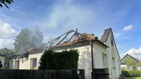 V Otinovsi na Prostějovsku vybuchl dům, exploze poškodila i další domy v okolí.