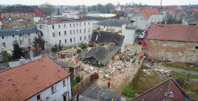 Výbuch plynu srovnal obytný dům v Polsku se zemí.