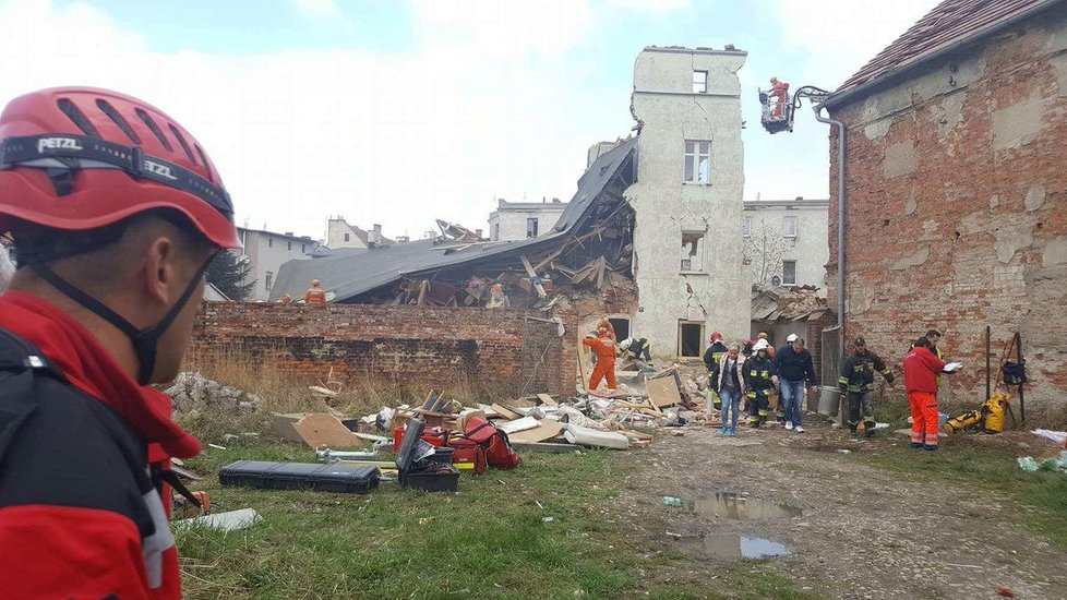 Výbuch plynu srovnal obytný dům v Polsku se zemí.