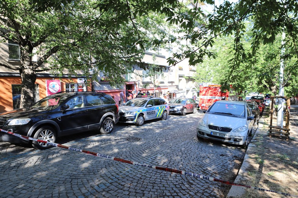 V jednom z domů v ulici Soběslavská došlo k výbuchu plynu. (23. června 2022)