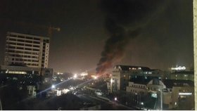 Výbuch vojenského vozila přímo u armádního velitelství v Ankaře, minimálně 28 mrtvých