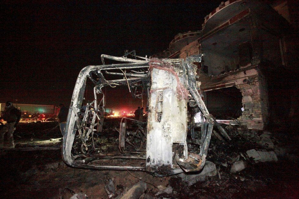 K brutálnímu útoku došlo ve čtvrtek nedaleko irácké metropole Bagdád. Sebevražedný atentátník bombou v autě zabil nejméně 100 lidí a další desítky zranil. K činu se přihlásil Islámský stát. Informovaly zahraniční agentury s odvoláním na místní úřady.