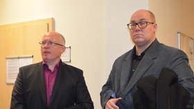 (zleva) Jan Doskočil a Václav Macal u soudu v roce 2018.