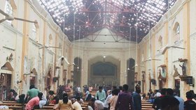 Série výbuchů na Srí Lance. Šest explozí znělo kostely a hotely.