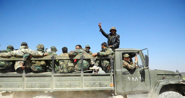 Syrští vojáci dobyli třetinu východní Ghúty. Povstalci odmítají ustoupit