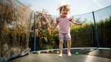 Bezpečná trampolína pro děti: Jak ji vybrat a kam ji umístit