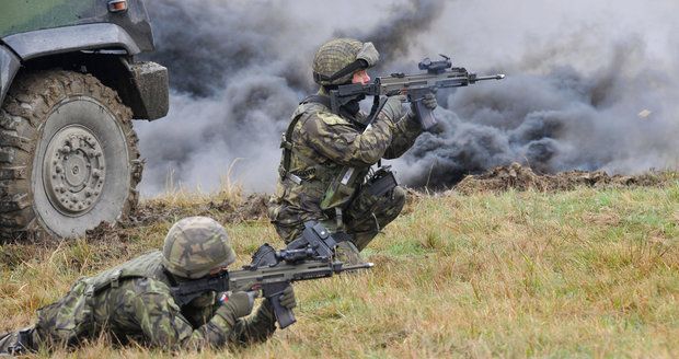 Exšéf armádních skladů nechal střílet firmu místo dělostřelců, dostal podmínku