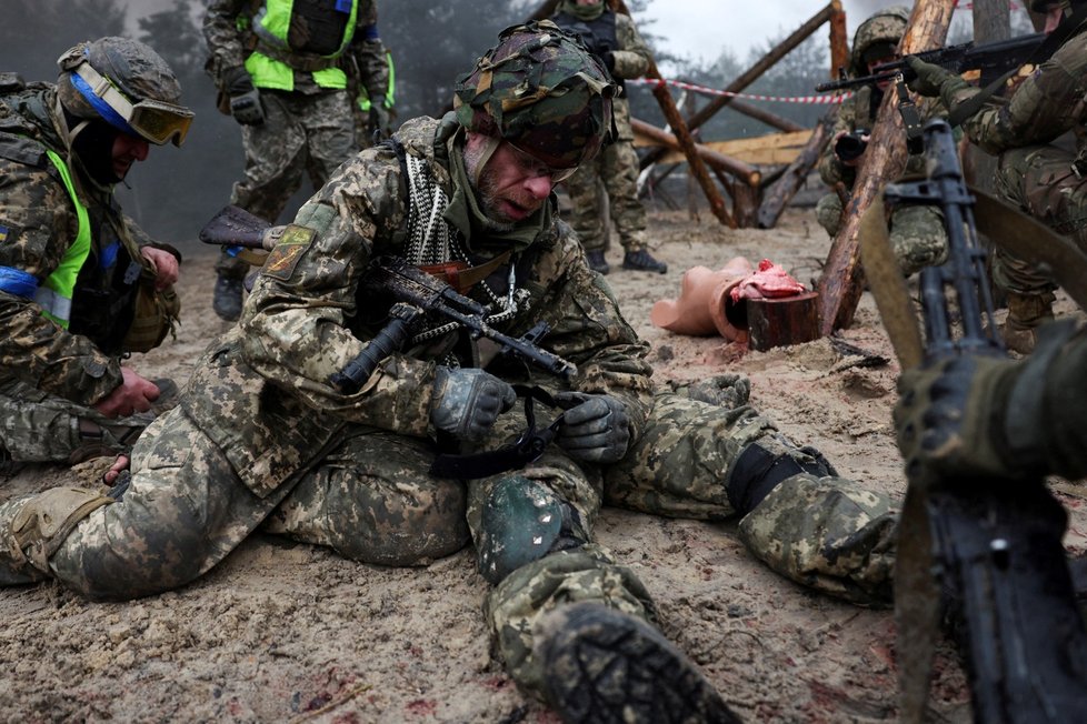 Plazit se mezi (umělými) kusy těl - zocelování ukrajinských vojáků