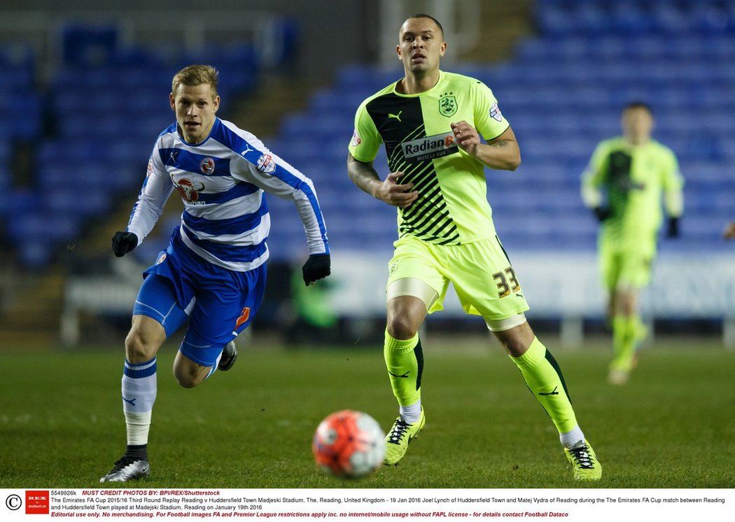 Český útočník Readingu Matěj Vydra zazářil proti Huddersfieldu hattrickem