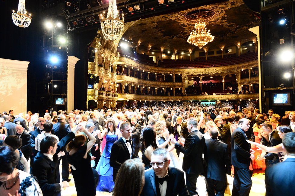 Státní opera byla celebritami narvaná k prasknutí.