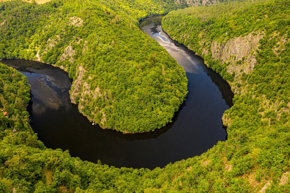 Letecký pohled na vltavskou „podkovu“