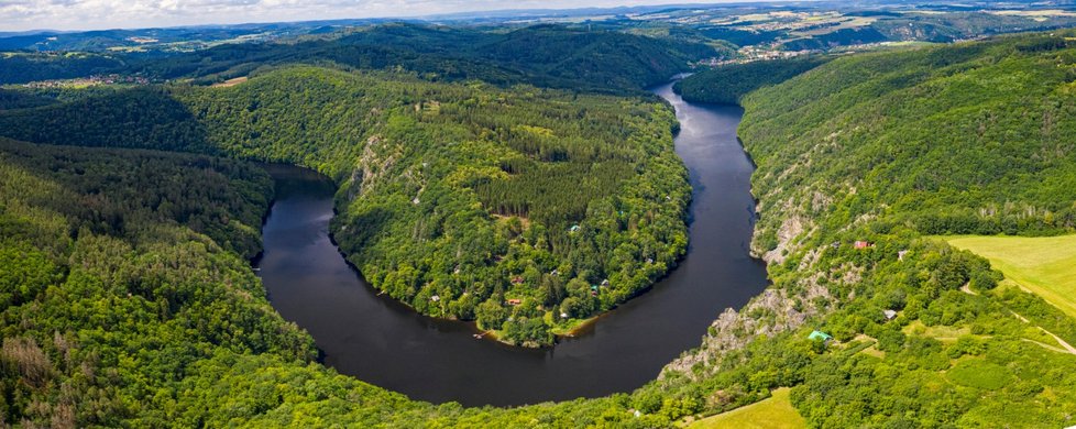 Letecký pohled na vltavskou „podkovu“