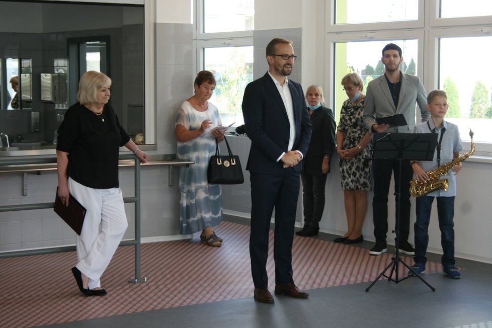 Otevření nové základní školy na Zličíně se zúčastnil náměstek primátora Pavel Vyhnánek