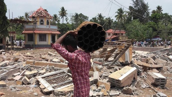 Vyhořelý chrám Puttingal na jihu Indie