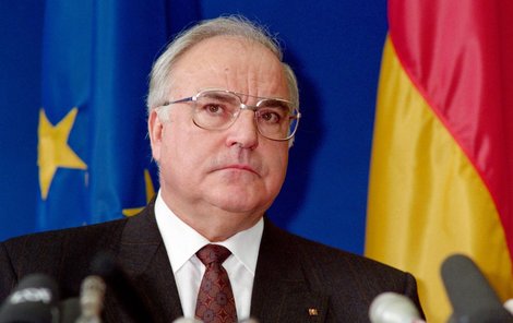Helmut Kohl (†87)