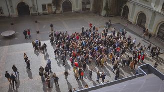 Olomouc vyšla ven a ještě kousek dál. Studentská stávka Vyjdi Ven za demokracii oslovila veřejnost