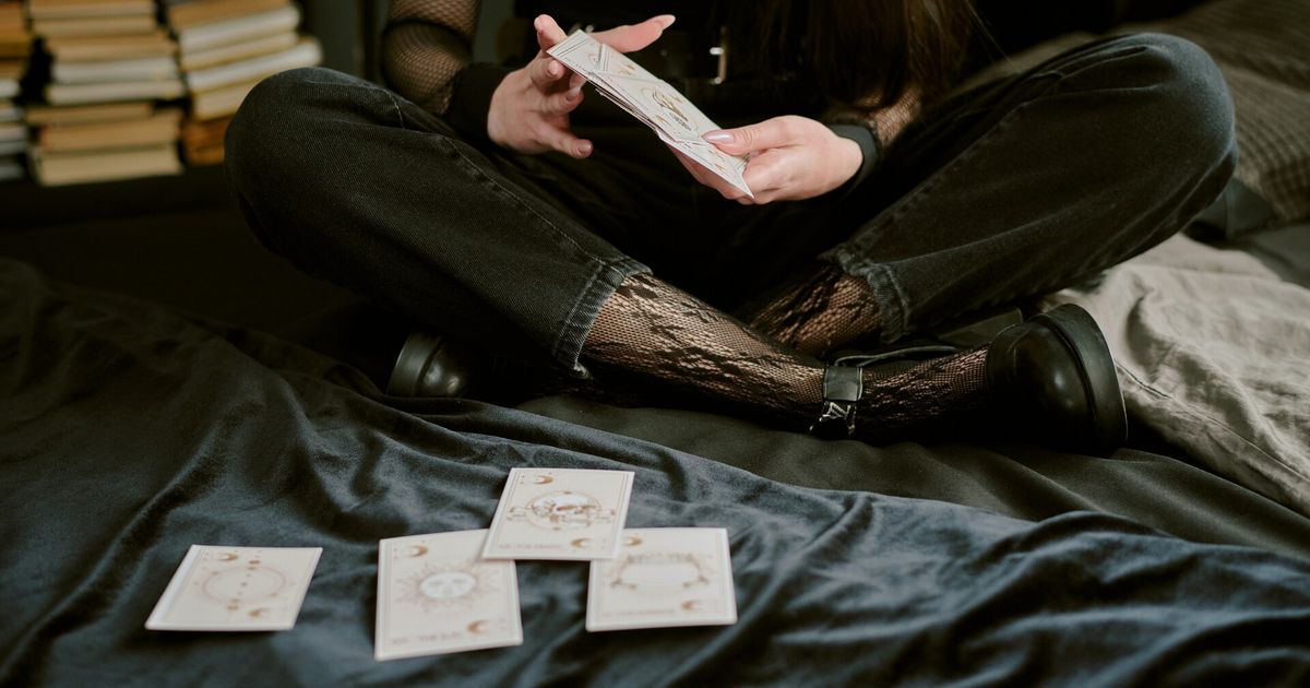 Lectura de tarot del 2/2: ¡presiona y cambia cartas! Y palabras sobre el camino del destino.