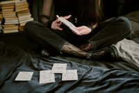 Výklad tarotu pro nový týden: Karty tlaku a změn! A slova o cestičce osudu…