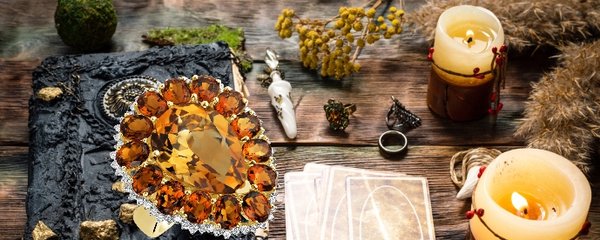 Výklad karet pro nový týden: Šperky a žlutá barva? Neobvyklá předpověď zaskočí…