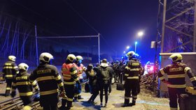 Vykolejení vlaku v Hluboké nad Vltavou - Zámostí. 