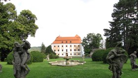 Barokní zahrada u zámku Valeč
