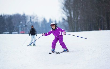 Lyžování ve skiareálu Monínec budou mít jedničkáři zadarmo.