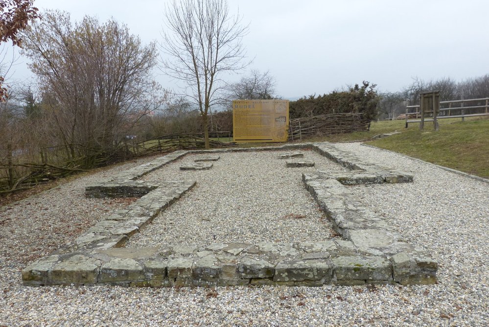 Archeology odhalené základy kostela sv. Jana z 1. poloviny 9. století. Stál zde tedy už před příchodem Cyrila a Metoděje (roku 863). 