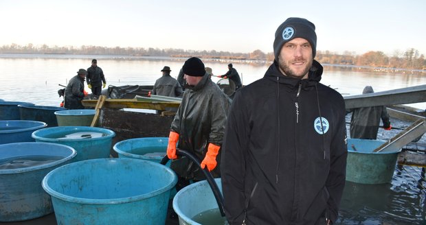 Hlavní hospodář Jan Stehlík (39) býval reprezentat v basketbalu, pak převzal živnost po dědečkovi.