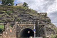 Vyšehradský tunel uzavřely na 20 dnů opravy: Z Podolí do Výtoně musíte po řece!