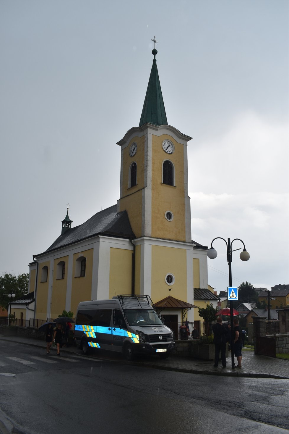 Pohřeb Stanislava K. který spáchal sebevraždu během natáčení Výměny manželek.