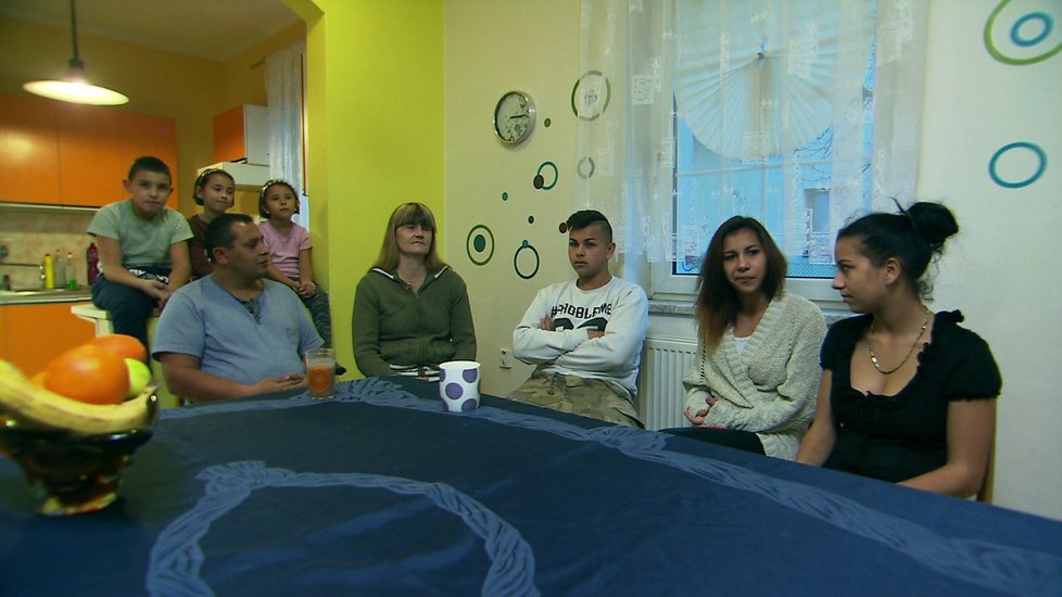 Výměna manželek: Spořádaná romská rodinka žijící ze sociálních dávek.