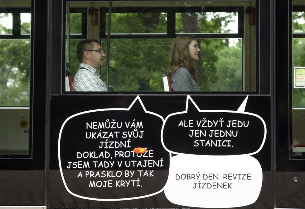 Uvnitř i zvenku tramvaj snadno rozeznáte od ostatních.