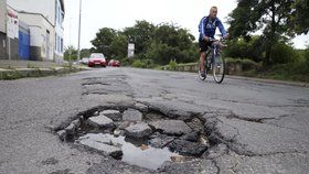 Na prvním místě v žebříčku nejhorších děr se umístila ta v pražské ulici U Seřadiště.