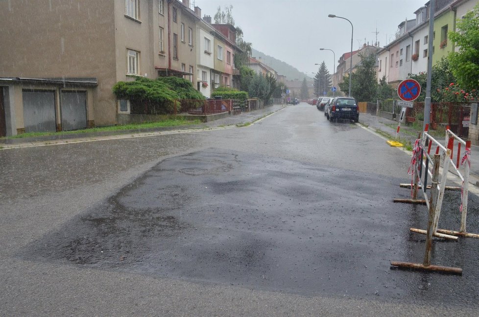 Druhý nejhorší stav je v Brně – v ulici Dunajevského, silničáři už ale díry zazáplatovali.