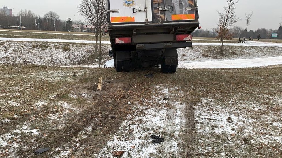 Dodávka se na Vypichu střetla s osobním autem.