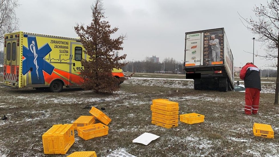 Dodávka se na Vypichu střetla s osobním autem.