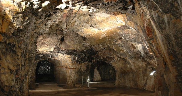 Vchod do jeskyně Výpustek