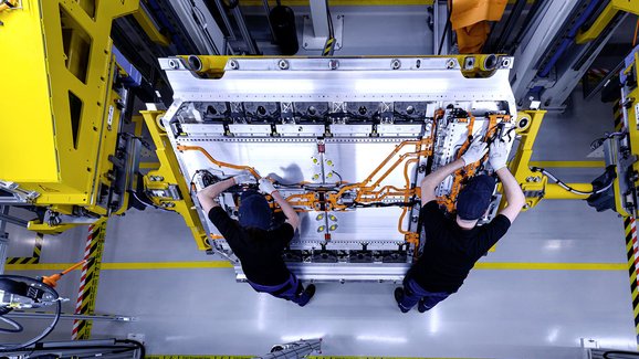 Vznik továrny na baterie je podle expertů pro automobilový průmysl ČR téměř nutností
