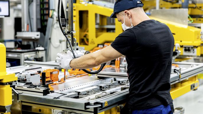 Výroba akumulátorů Mercedes-Benz Výroba akumulátorů Mercedes-Benz