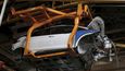 Přemísťování sestavovaného vozidla Chevrolet Bolt EV 2018 po montážní lince