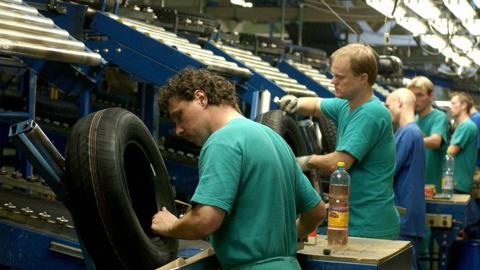 Výroba pneumatik ve společnosti Barum Continental.