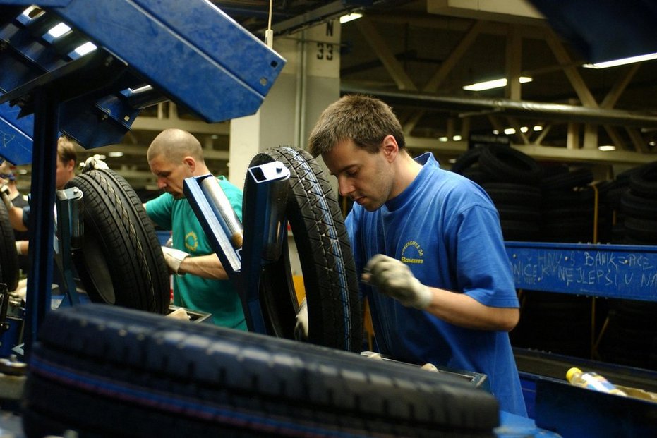 Výroba pneumatik ve společnosti Barum Continental